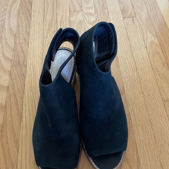 Clarks size 8.5 women’s peep toe sling back shoe - Picture 3 of 8